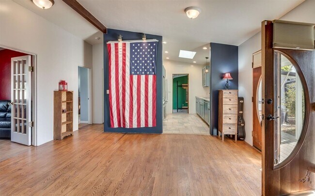 Building Photo - 352 Bonito Ave