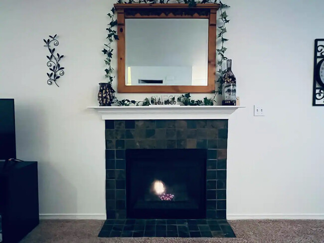 Cozy fireplace - 244 SW Moorea Ln