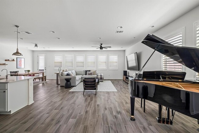 Building Photo - 9105 Garnet Dr