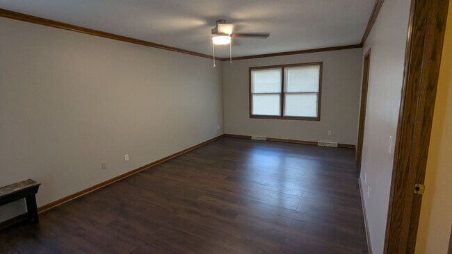 Building Photo - 2025 Longfellow St NE