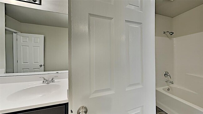 Building Photo - 16117 Lovers Ln