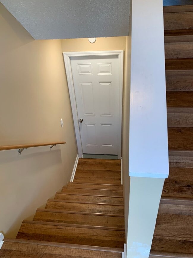 Building Photo - 3 Bedroom/2 Bath Split-Foyer Home Kingspor...