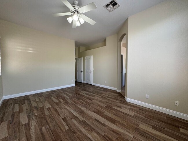 Building Photo - 4714 E Paso Trail