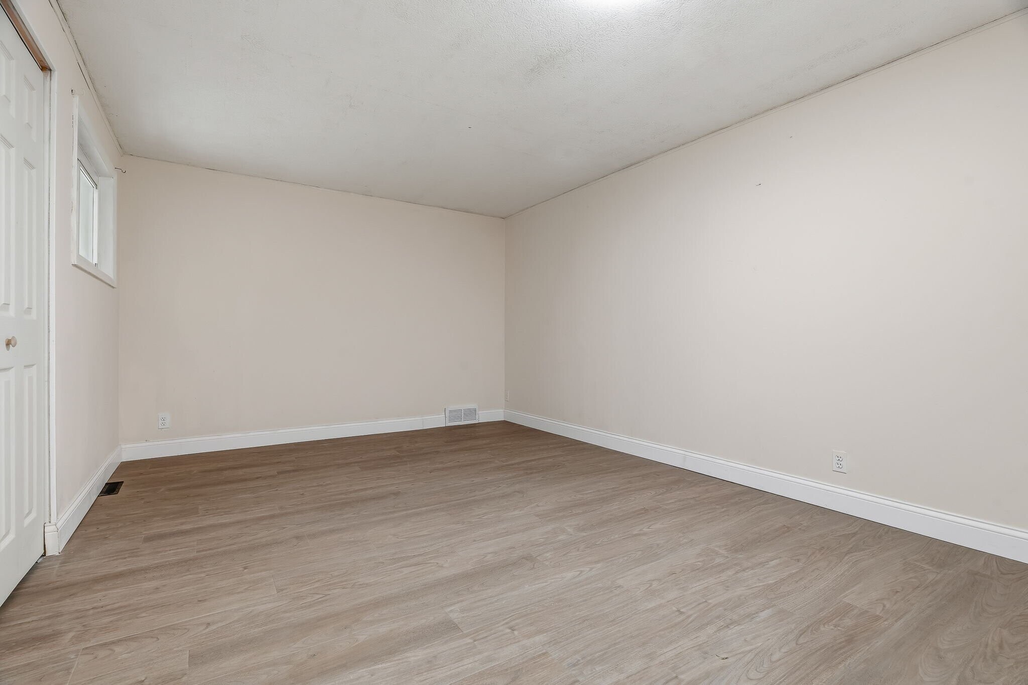 Building Photo - 1428 Laurel Dr