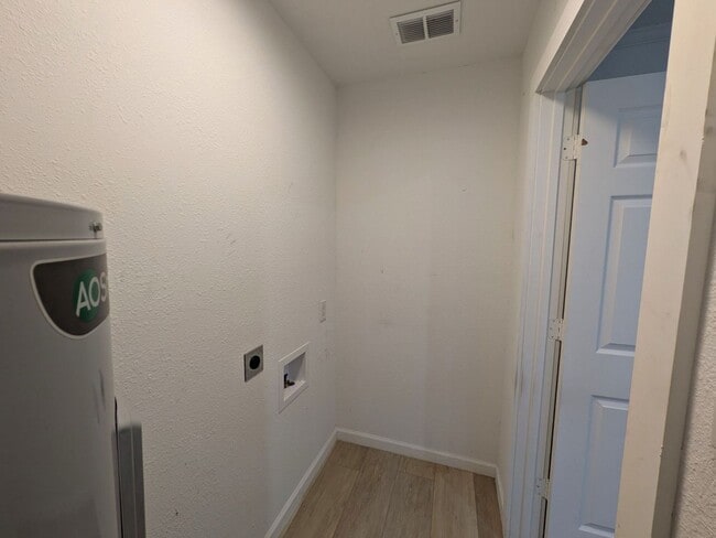 Building Photo - 1420 Live Oak St