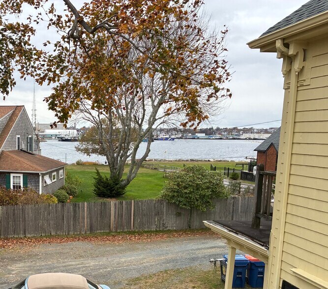 Building Photo - 142 Main St