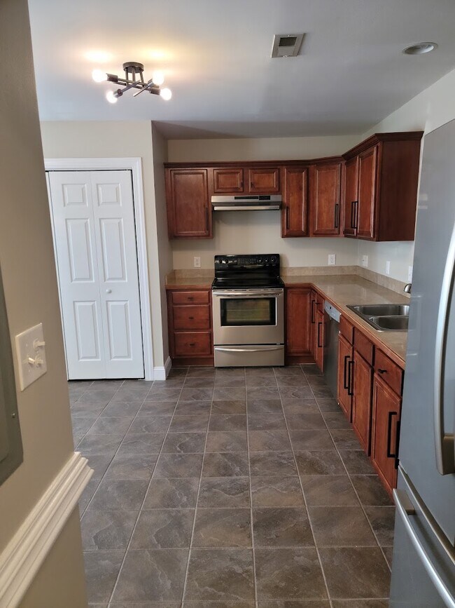 Kitchen - 2051 Cambria Dr