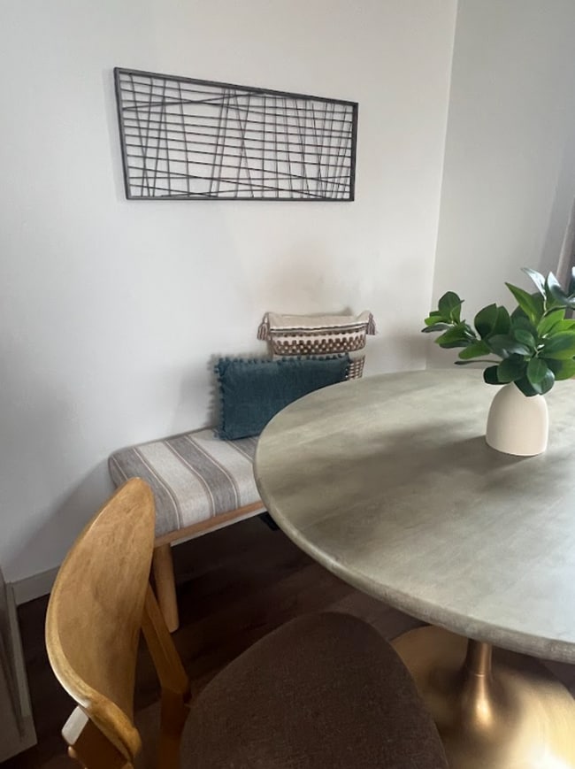 Building Photo - Fully Furnished 3BR | Renovated | All Utilities Included | Ideal for 30+ Day Stays