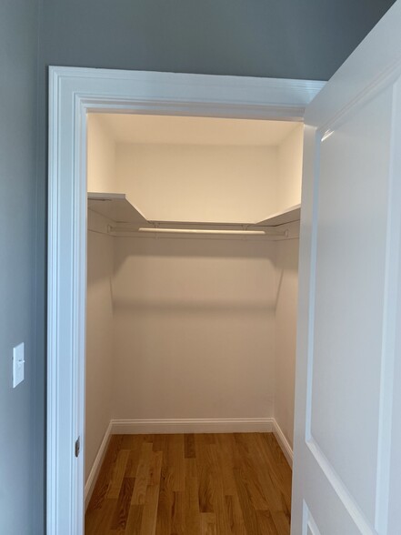 Building Photo - 1190 Plymouth Ave