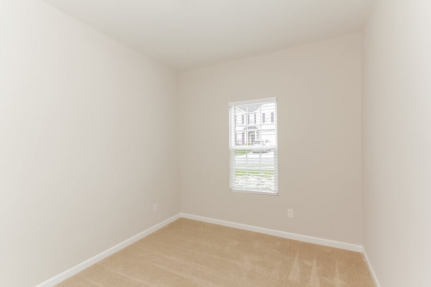 Building Photo - 11704 Village Pond Dr