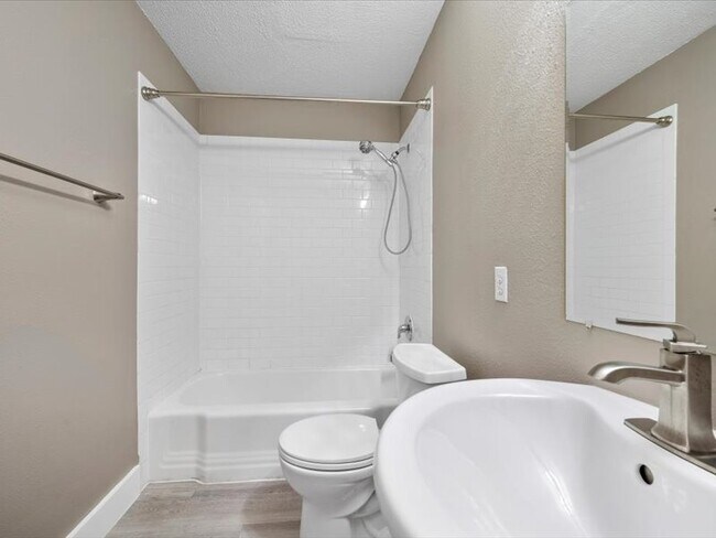 Master Bath - 2303 East Side Dr