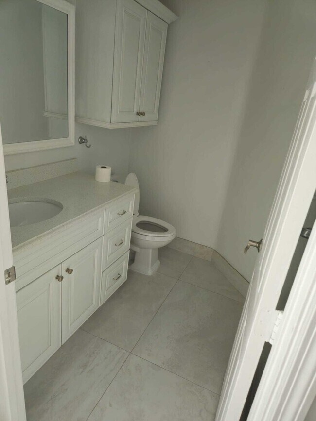 Building Photo - 5293 Oakmont Village Cir