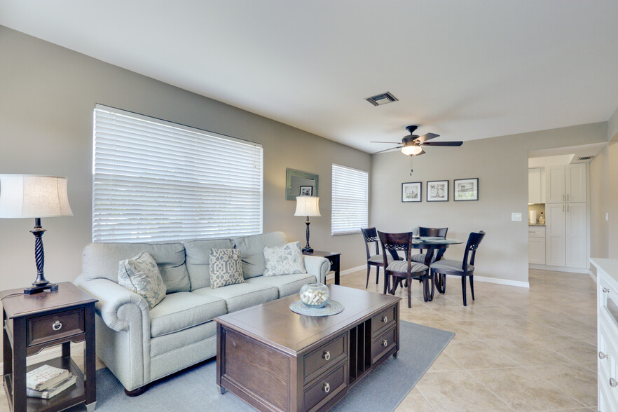 Living/dining room - 230 S Lakeside Dr