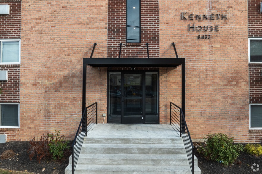 Primary Photo - Kenneth House Apartments