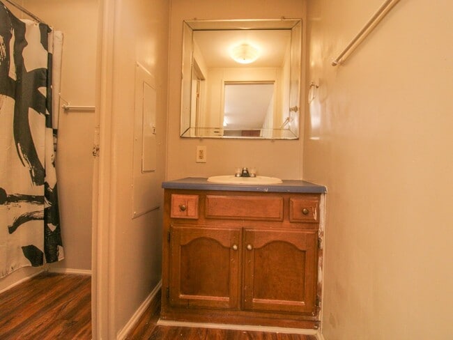 Building Photo - Charming Tiny Home in Peaceful Country Set...