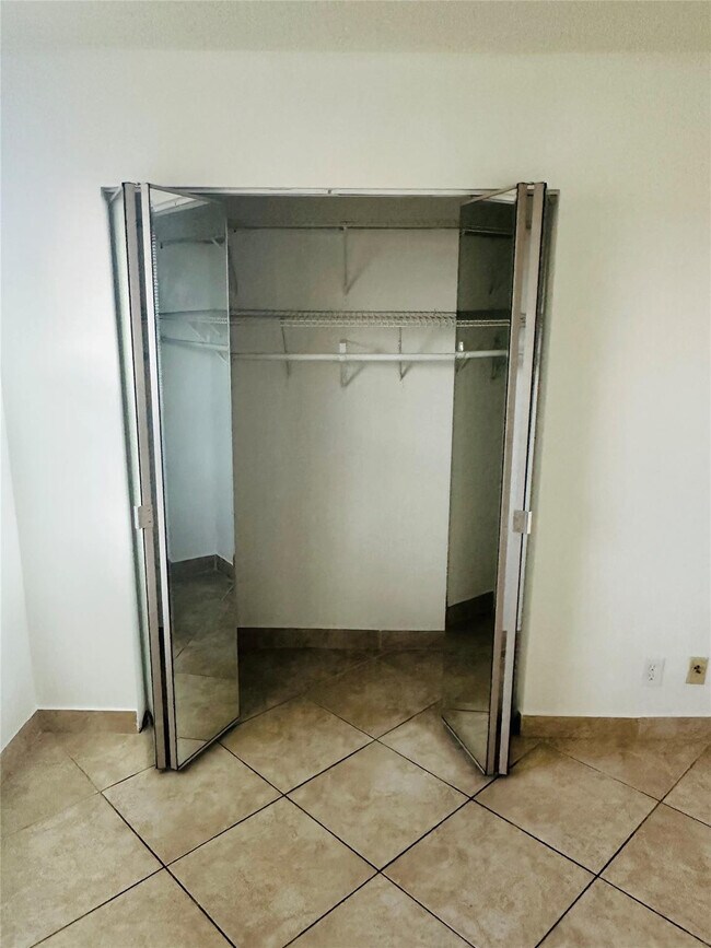 Building Photo - 10046 Winding Lake Rd