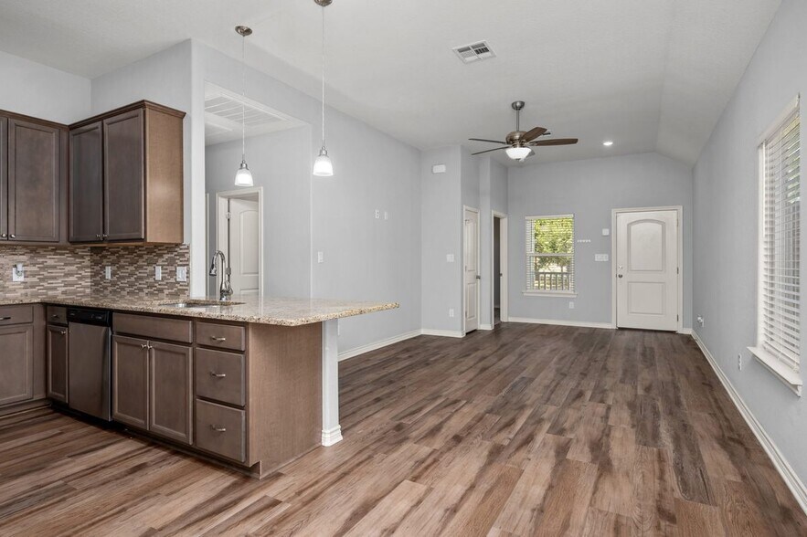 Building Photo - 1314 Antone St