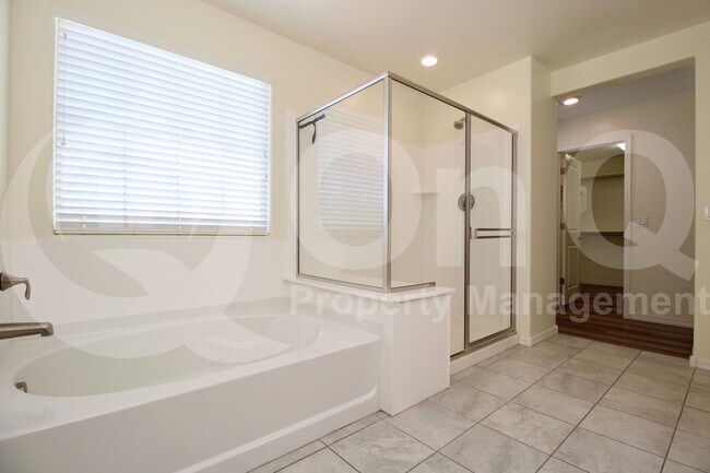 Building Photo - 139 E Bluejay Dr