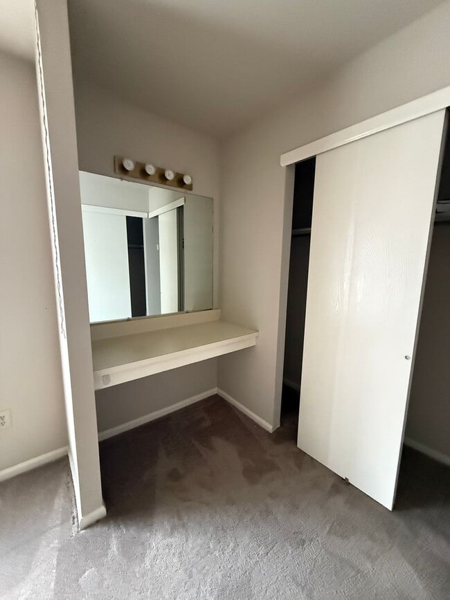Building Photo - 3 Bed / 2.5 Bath Highlands Townhome