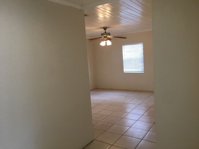 Building Photo - North Hyde Park - UT Area