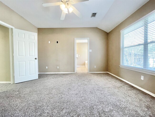 Building Photo - 19 Blue Creek Pl