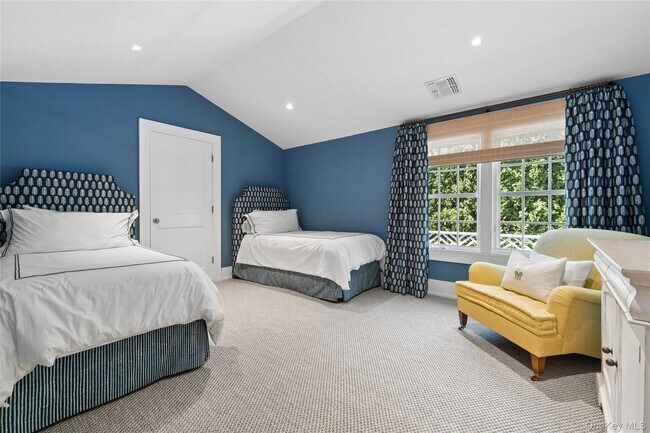 Building Photo - 60 Old Town Crossing