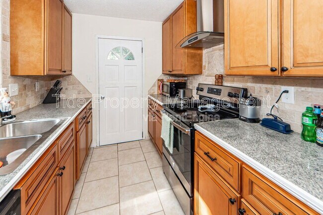 Building Photo - 1233 Hawthorne Cir