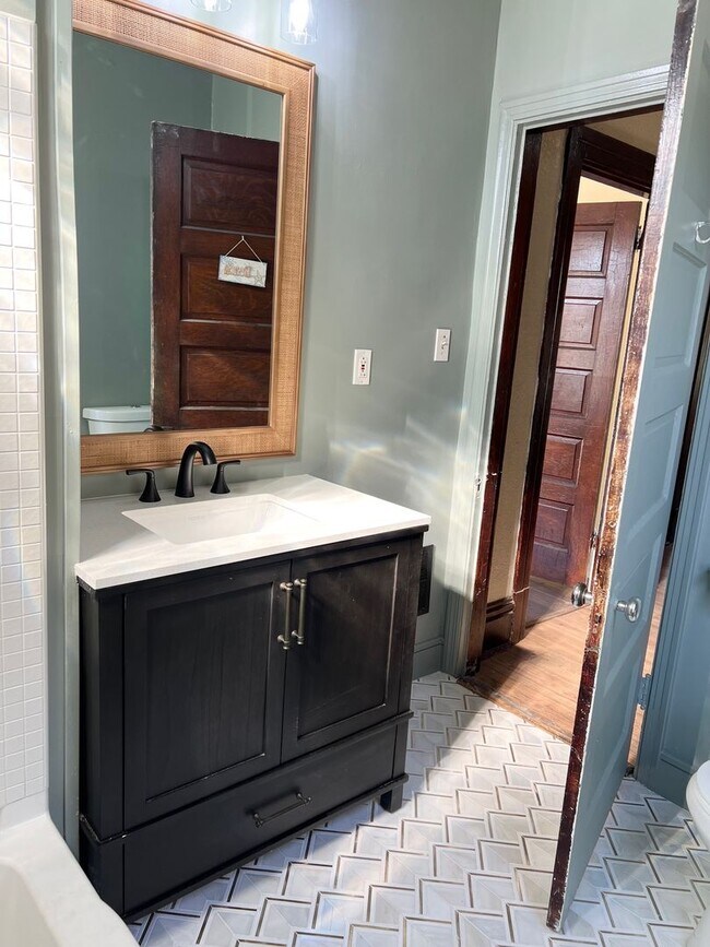 Building Photo - Newly Remodeled 3 or 4 Bedroom in Swissval...