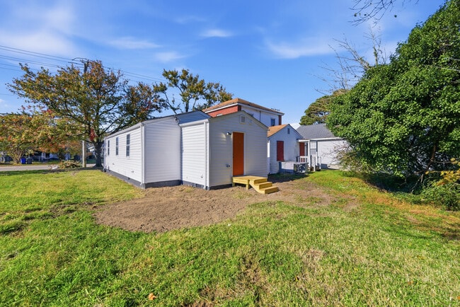 Building Photo - 4308 Roanoke Ave