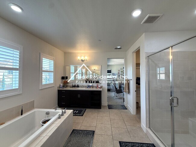 Building Photo - 3535 Heron Ct