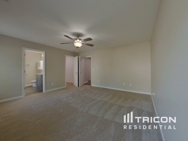 Building Photo - 305 Bonita Dr