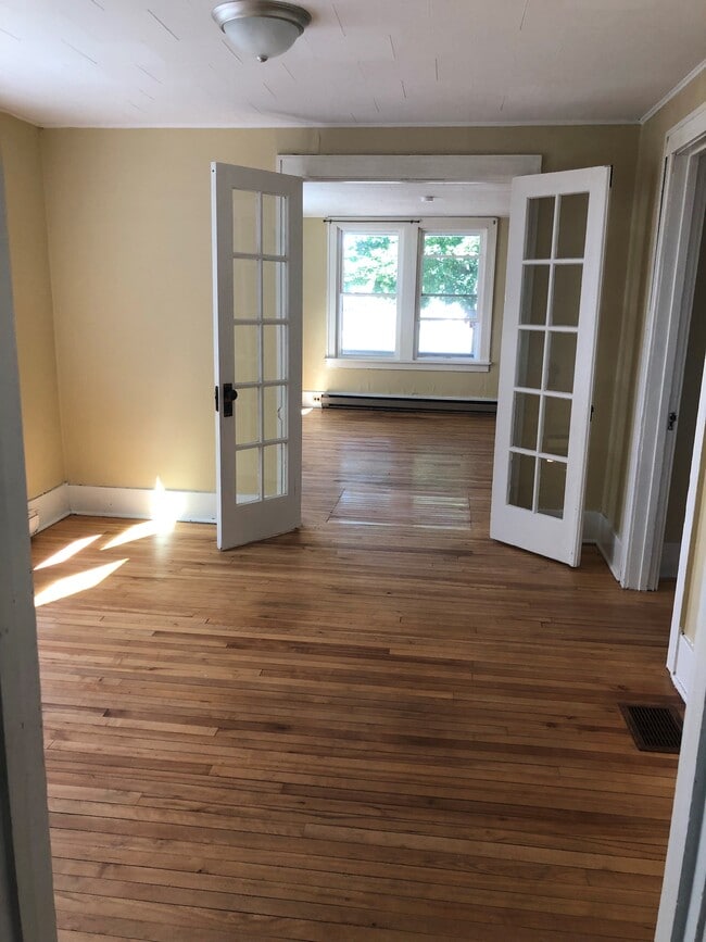 Building Photo - 15 LLC-54 Sailly Avenue