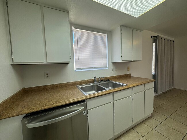 Building Photo - 1539 Monte Vista Dr