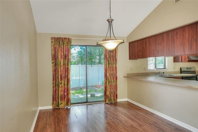 Building Photo - 3988 Oak Loop