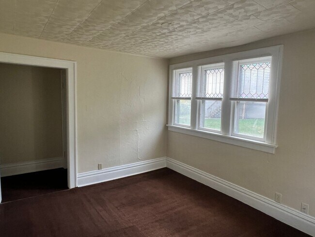 Primary Photo - Studio with Bathroom Located Downtown - AL...
