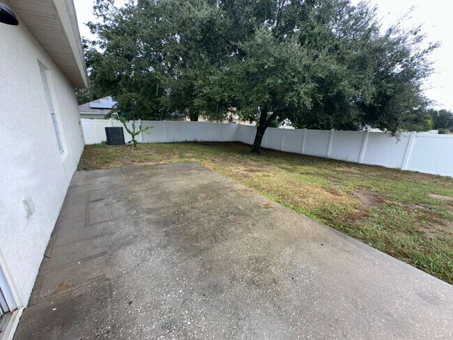 Building Photo - 703 Flagstone St