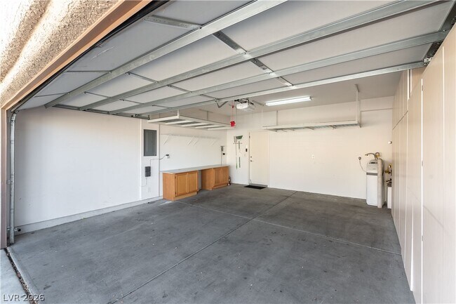 Building Photo - 2253 Laurel Heights Ln