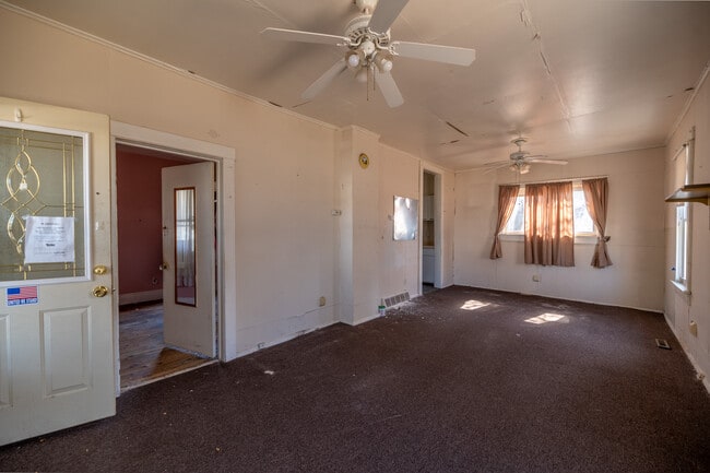 Building Photo - 1827 Gilbert St