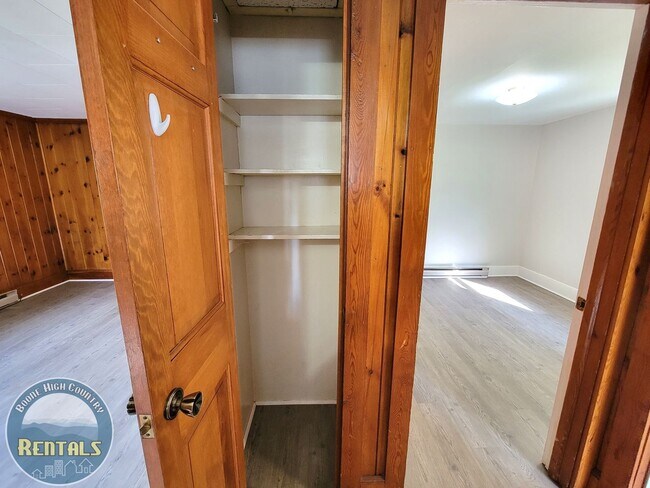 Building Photo - 915 Blowing Rock Rd