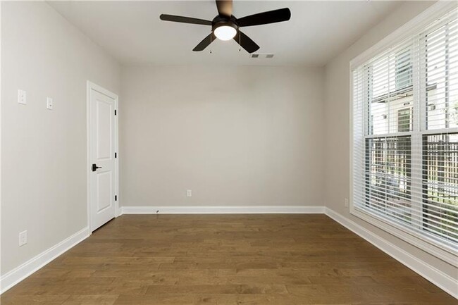 Building Photo - 439 Burton Dr