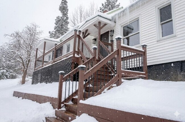 Building Photo - 3br/2bath Custom Remodeled Home Near Okemo