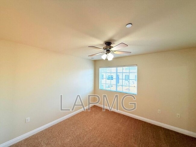 Building Photo - 12217 Moorpark St