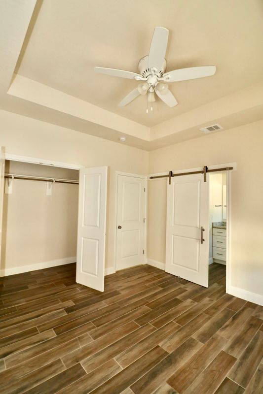 Building Photo - 2519 Golf Dr