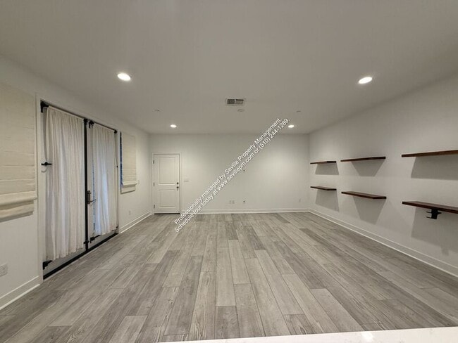 Building Photo - 1922 Willow St