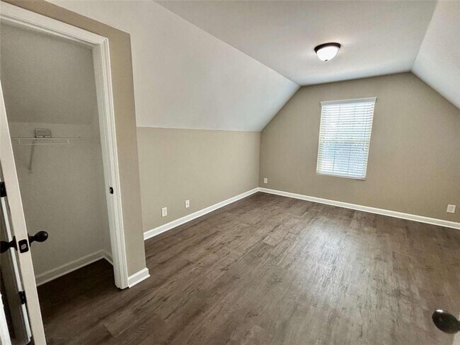 Building Photo - 4668 Hidden Creek Dr