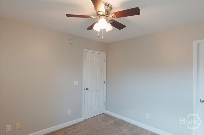 Building Photo - 260 Summer Hill Way