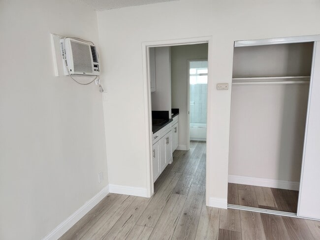 Building Photo - 5242 Cahuenga Blvd