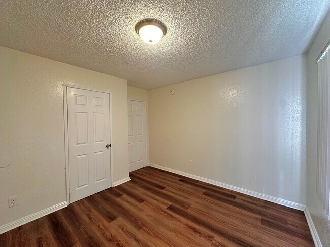 Building Photo - 15Central