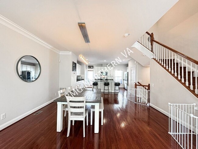 Building Photo - 9471 Canonbury Square