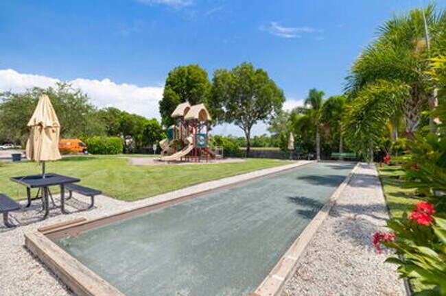 Building Photo - ANNUAL RENTAL - POSITANO PLACE-1 BED/1 BATH WITH LAKE VIEW AND NEW APPLIANCES!